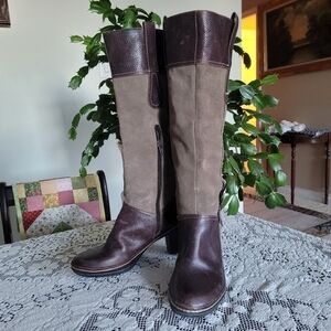 *AS NEW CONDITION*!Naturalizer equestrian knee high,2 tone boots...preloved